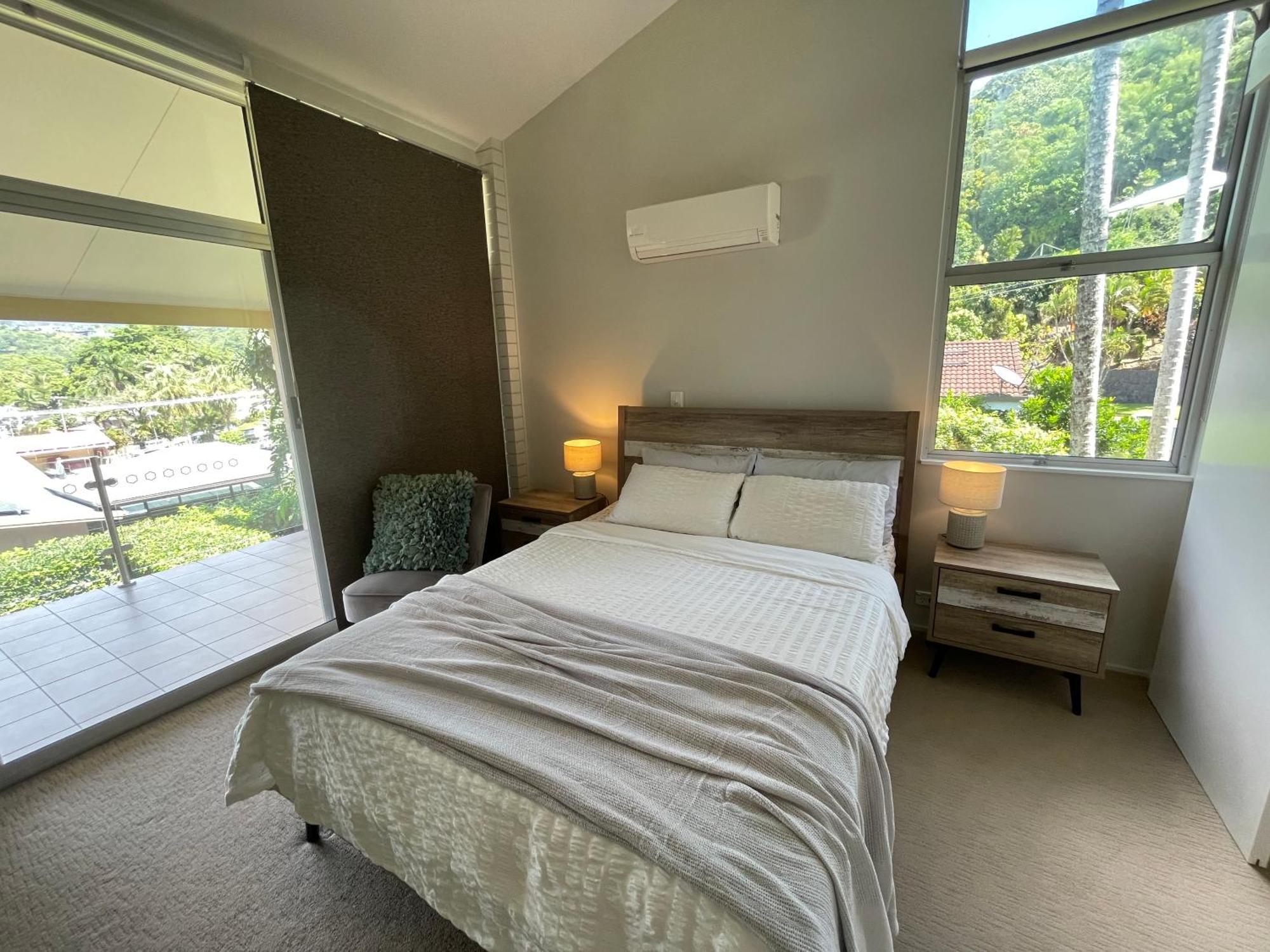 Nolan Garden House In Whitfield Hotel Stratford Room photo